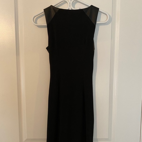 Guess little black dress with faux leather - Picture 3 of 4